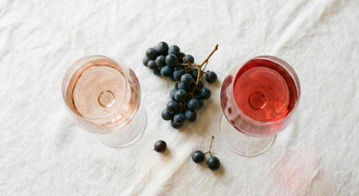 Rosé de saignée vs pressurage direct : pourquoi notre méthode donne plus de goût